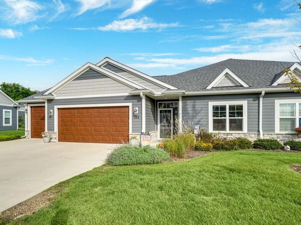 135 Phantom Lake COURT, Mukwonago, WI 53149