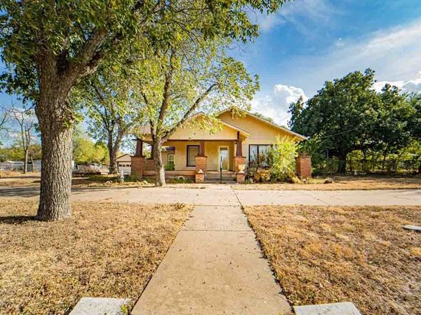 901 W Hullum Street , Breckenridge, TX 76424