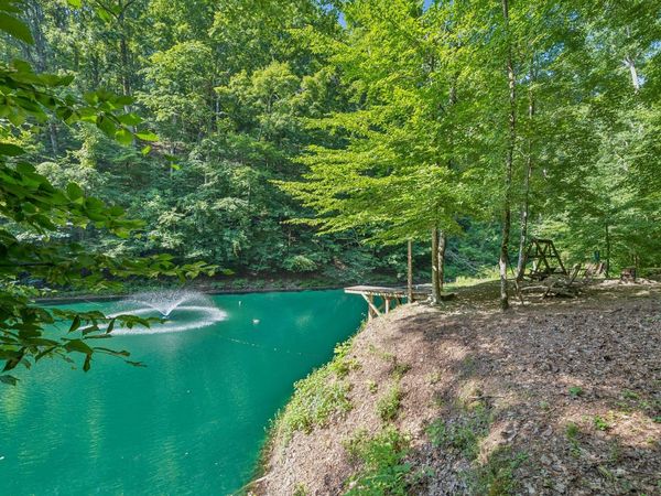 4574 Hampshire Pike , Hampshire, TN 38461