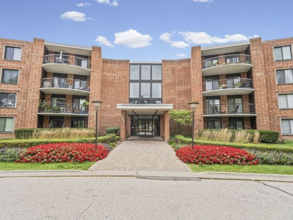 1505 E Central Road, Unit 216B, Arlington Heights, IL 60005