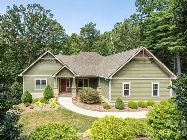 8 MANORWOOD Court, Flat Rock, NC 28731