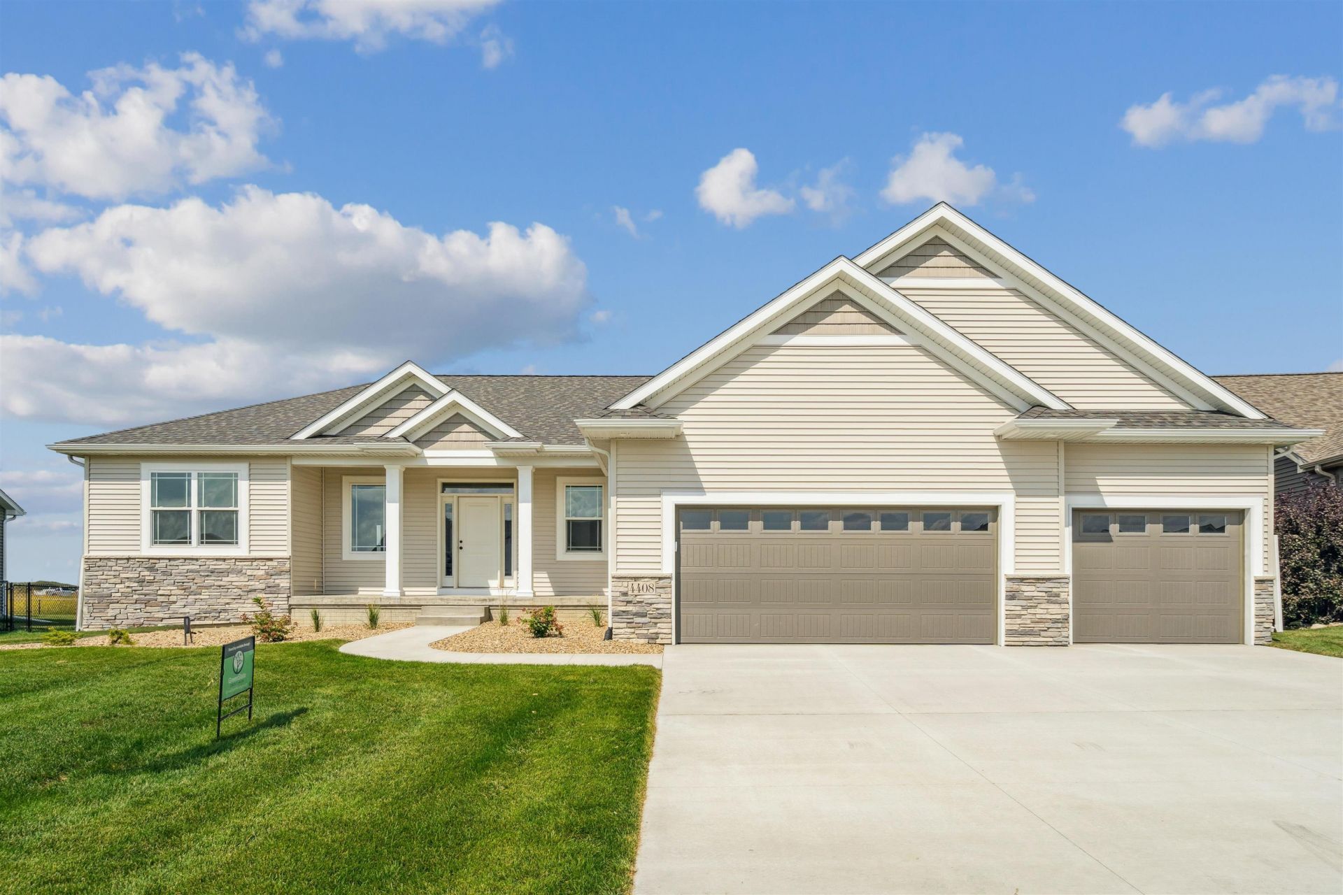 1428 Sandstone Lane, Cedar Falls, IA 50613 Main Photo