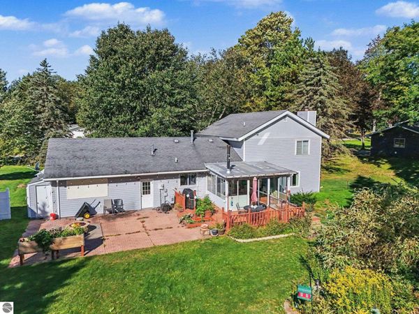 127 Blossom Avenue, Cadillac, MI 49601