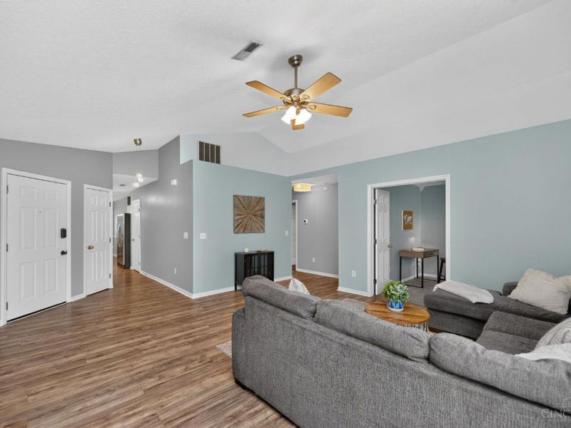 387 Hartford Court, Hamilton Township, OH 45039 Photo 7