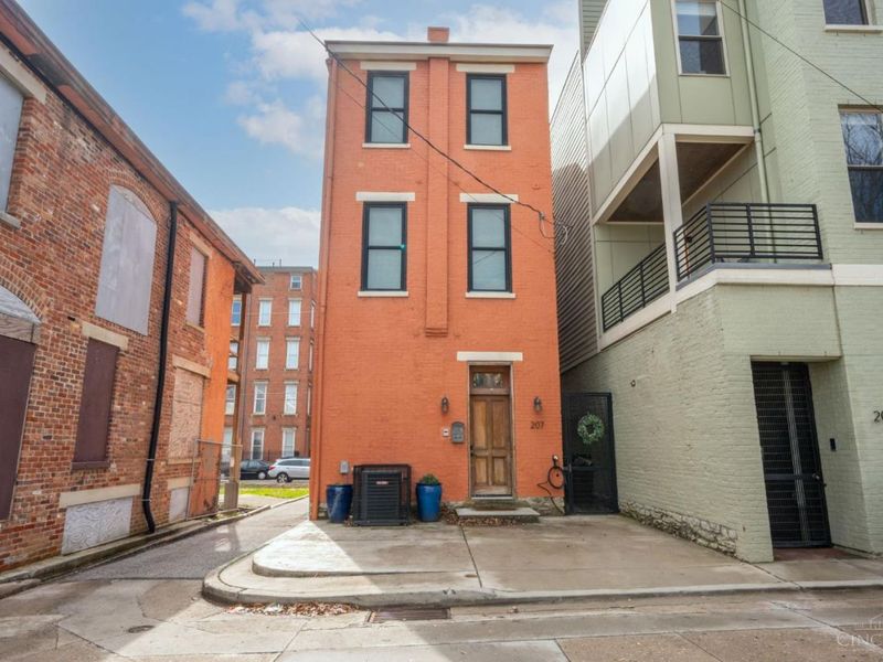 207 Kemp Alley, Cincinnati, OH 45202 Photo 2