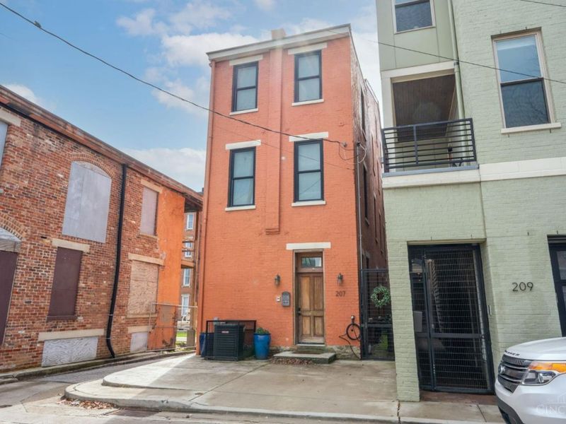207 Kemp Alley, Cincinnati, OH 45202 Photo 3
