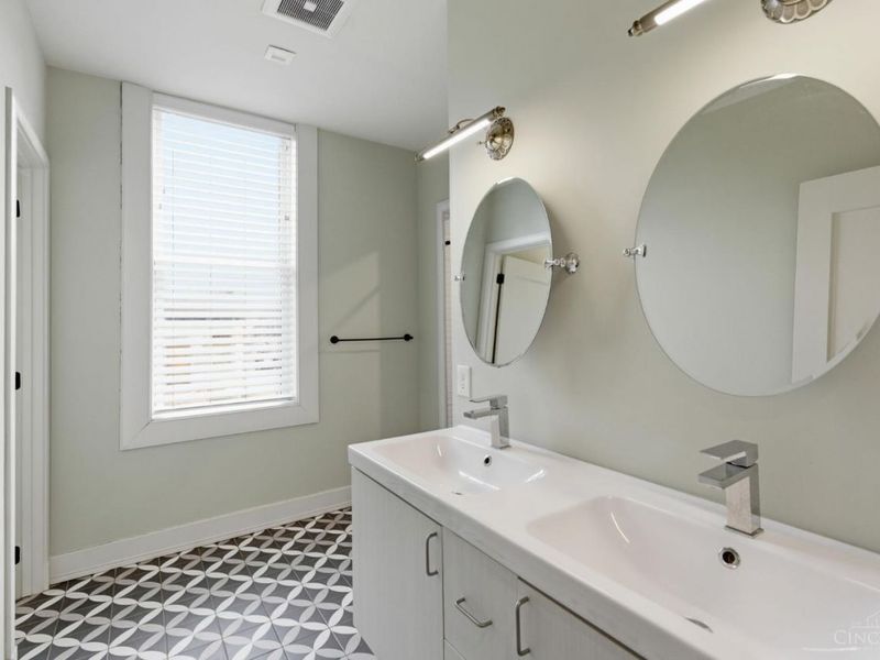 207 Kemp Alley, Cincinnati, OH 45202 Photo 37