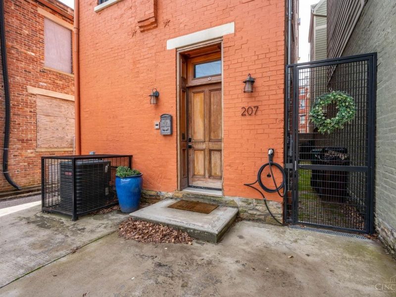207 Kemp Alley, Cincinnati, OH 45202 Photo 6