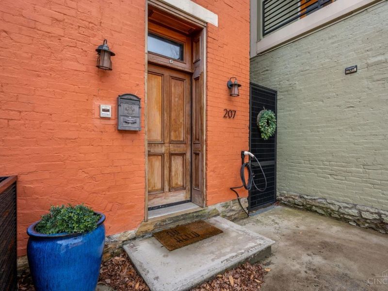 207 Kemp Alley, Cincinnati, OH 45202 Photo 7