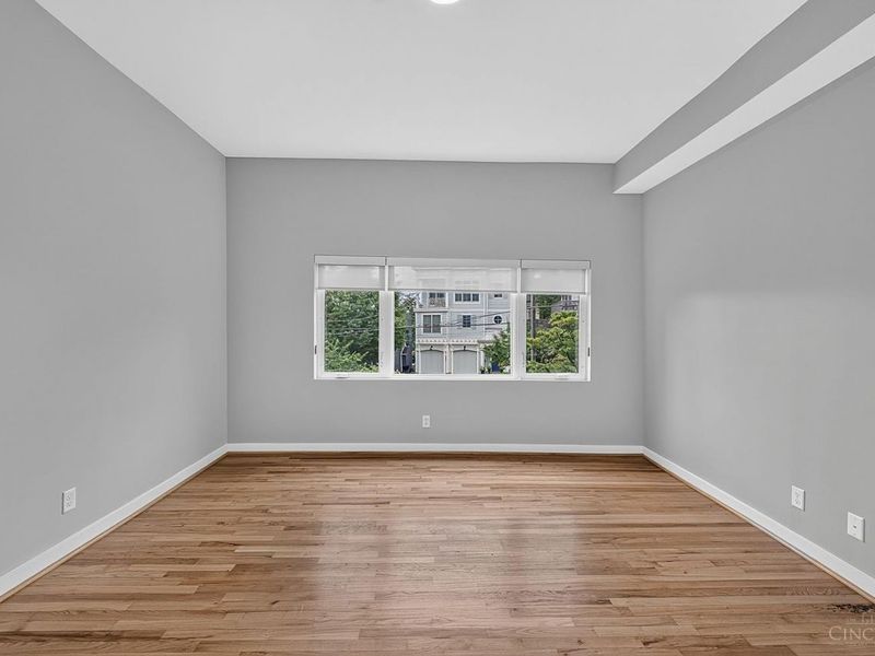 418 Torrence Court, Cincinnati, OH 45202 Photo 2