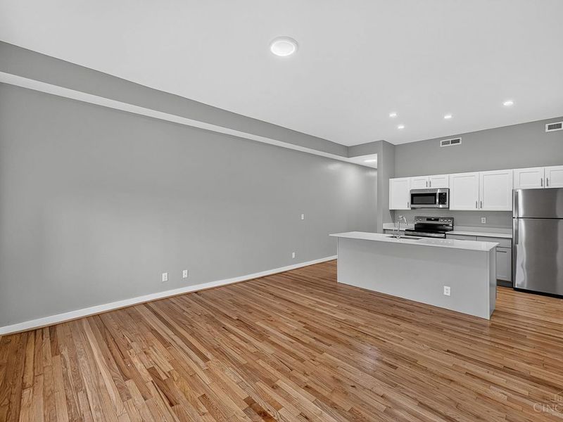 418 Torrence Court, Cincinnati, OH 45202 Photo 3