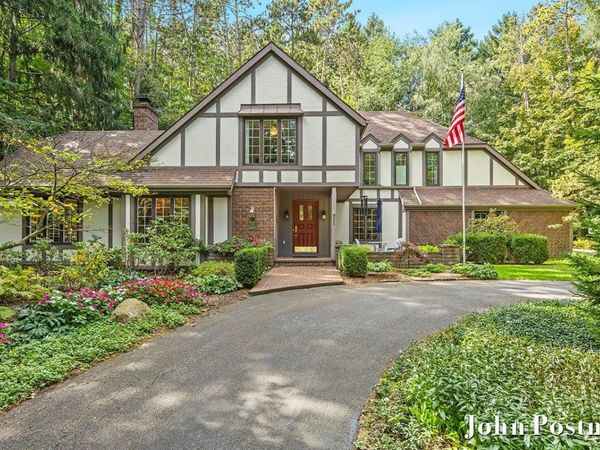 7340 Oliver Woods Drive SE, Grand Rapids, MI 49546