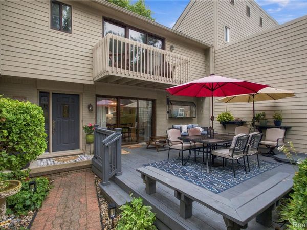 42662 Elizabeth Place, Clinton Township, Mi 48038
