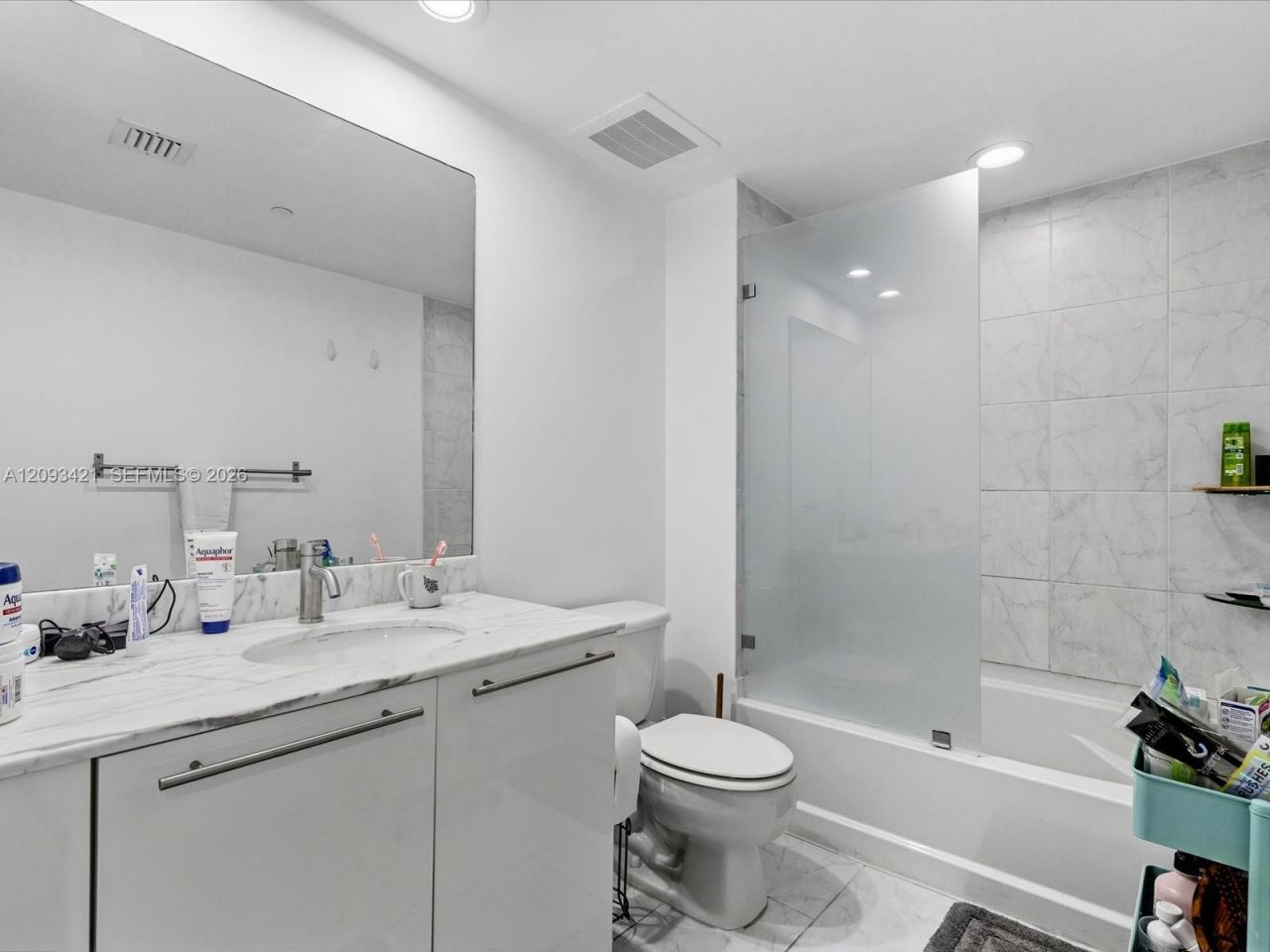 950 Brickell Bay Dr, Unit 1208, Miami, FL 33131 Photo