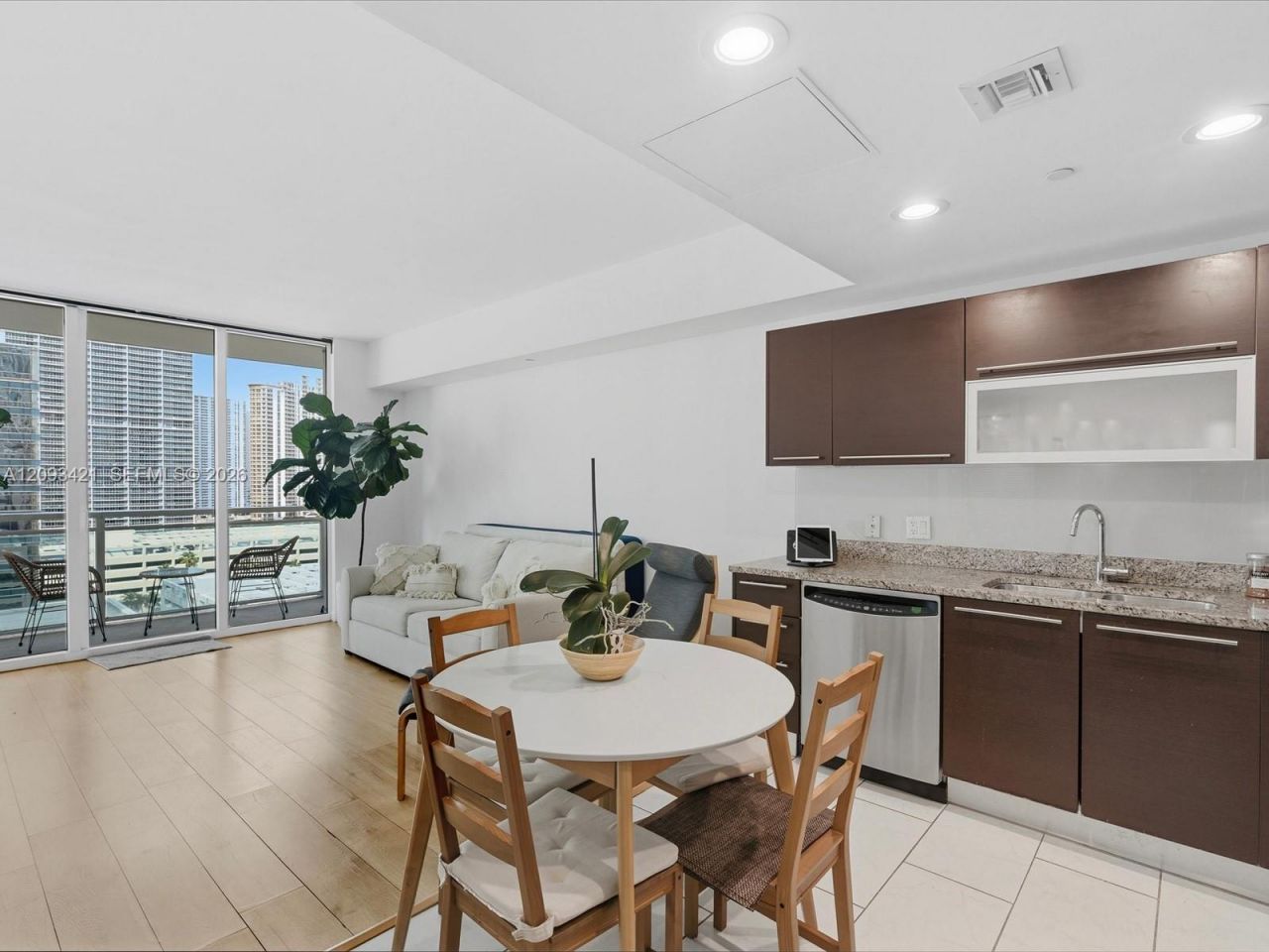 950 Brickell Bay Dr, Unit 1208, Miami, FL 33131 Photo