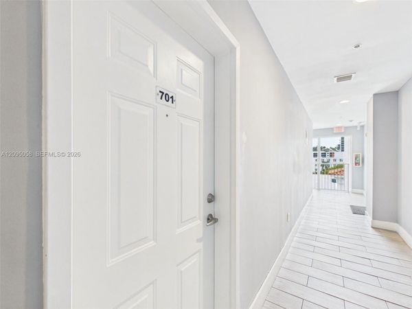425 NE 30th St , Unit 701, Miami, FL 33137