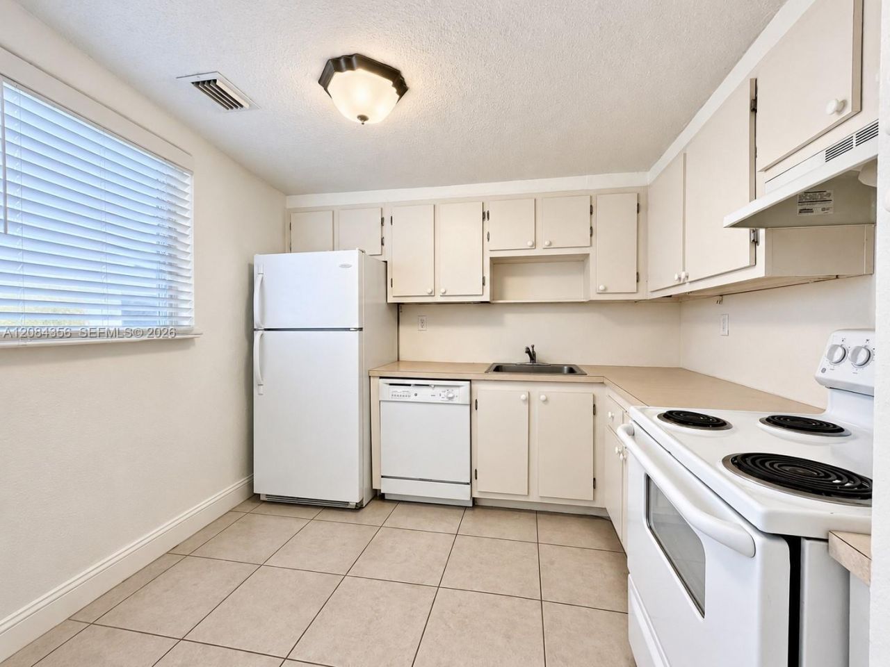 13707 Kendale Lakes Cir , Unit 109, Miami, FL 33183 Photo