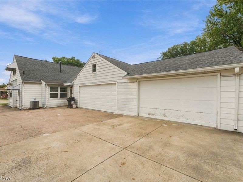 191 Woodhill Drive , Amherst, OH 44001 Photo 3