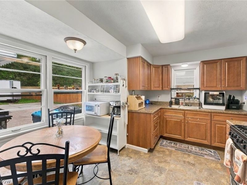 191 Woodhill Drive , Amherst, OH 44001 Photo 7