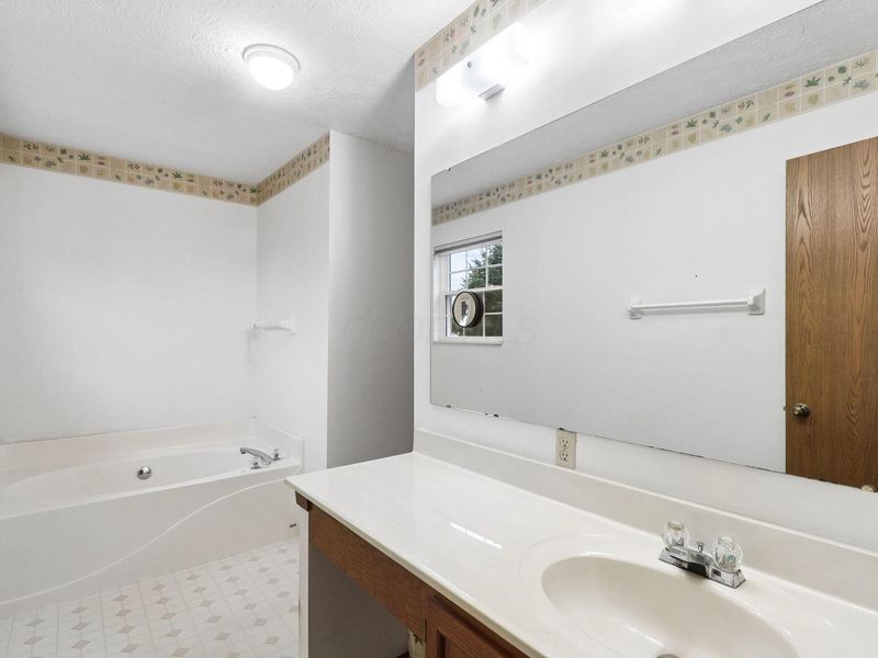 16 W Fieldstone, Etna, OH 43062 Photo 25