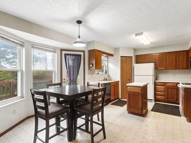 16 W Fieldstone, Etna, OH 43062 Photo 4