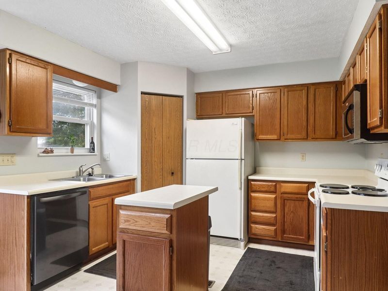 16 W Fieldstone, Etna, OH 43062 Photo 5