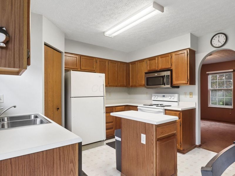 16 W Fieldstone, Etna, OH 43062 Photo 6