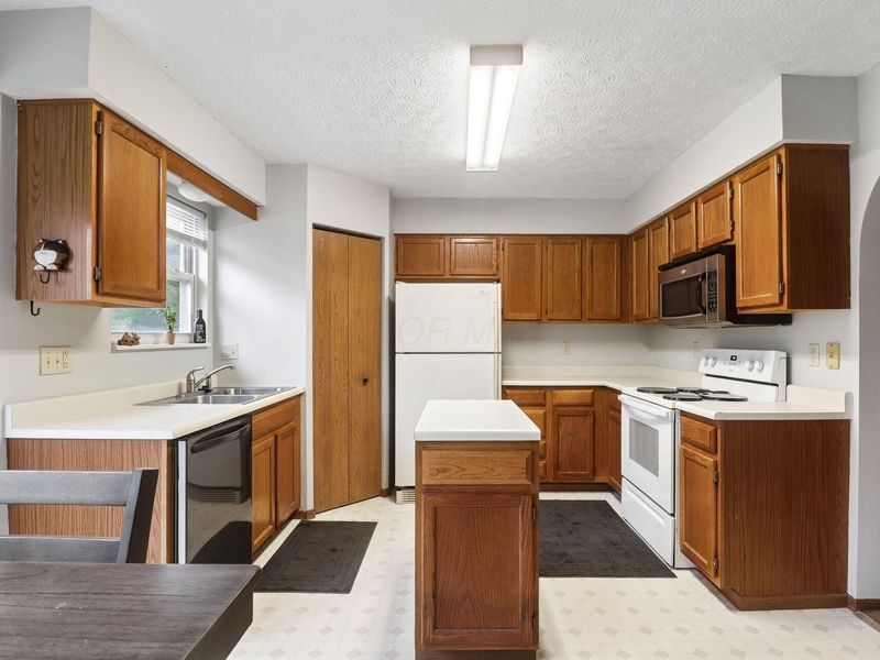 16 W Fieldstone, Etna, OH 43062 Photo 7
