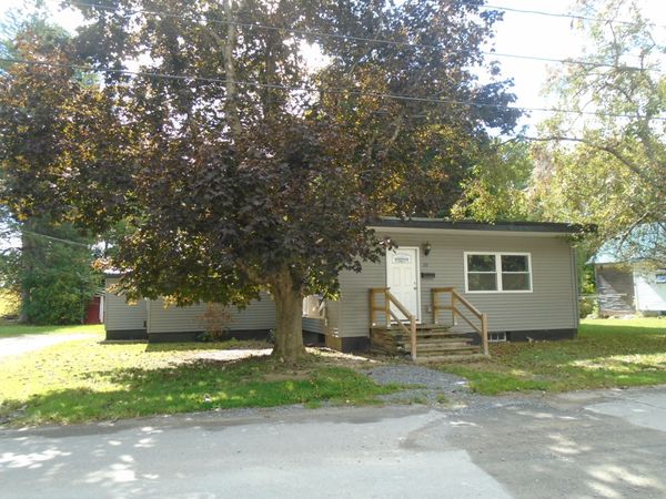33 Highland Avenue , Newport, ME 04953