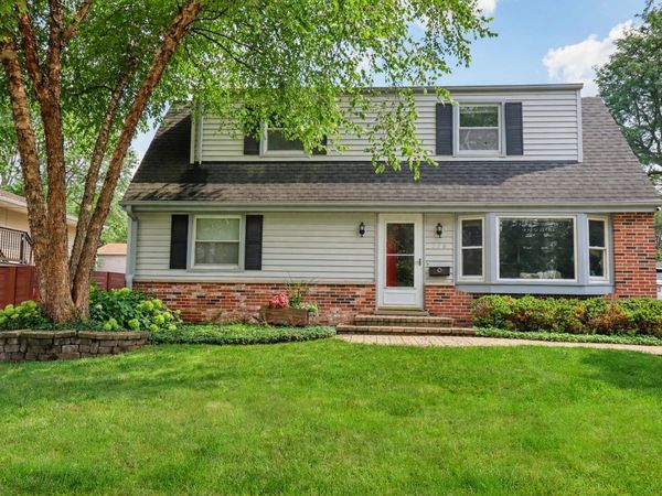 348 Cherrywood Road, Buffalo Grove, IL 60089