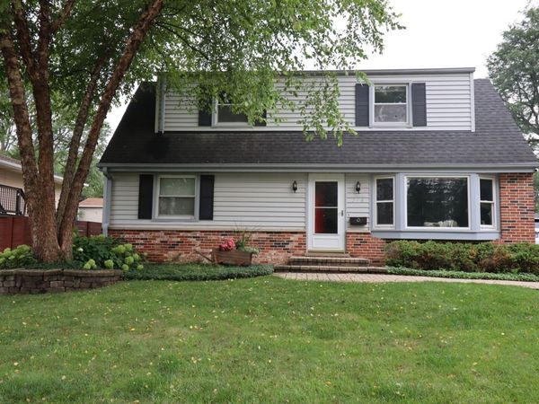 348 Cherrywood Road, Buffalo Grove, IL 60089