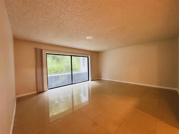 2050 N CONGRESS Avenue, Unit 102, West Palm Beach, FL 33401