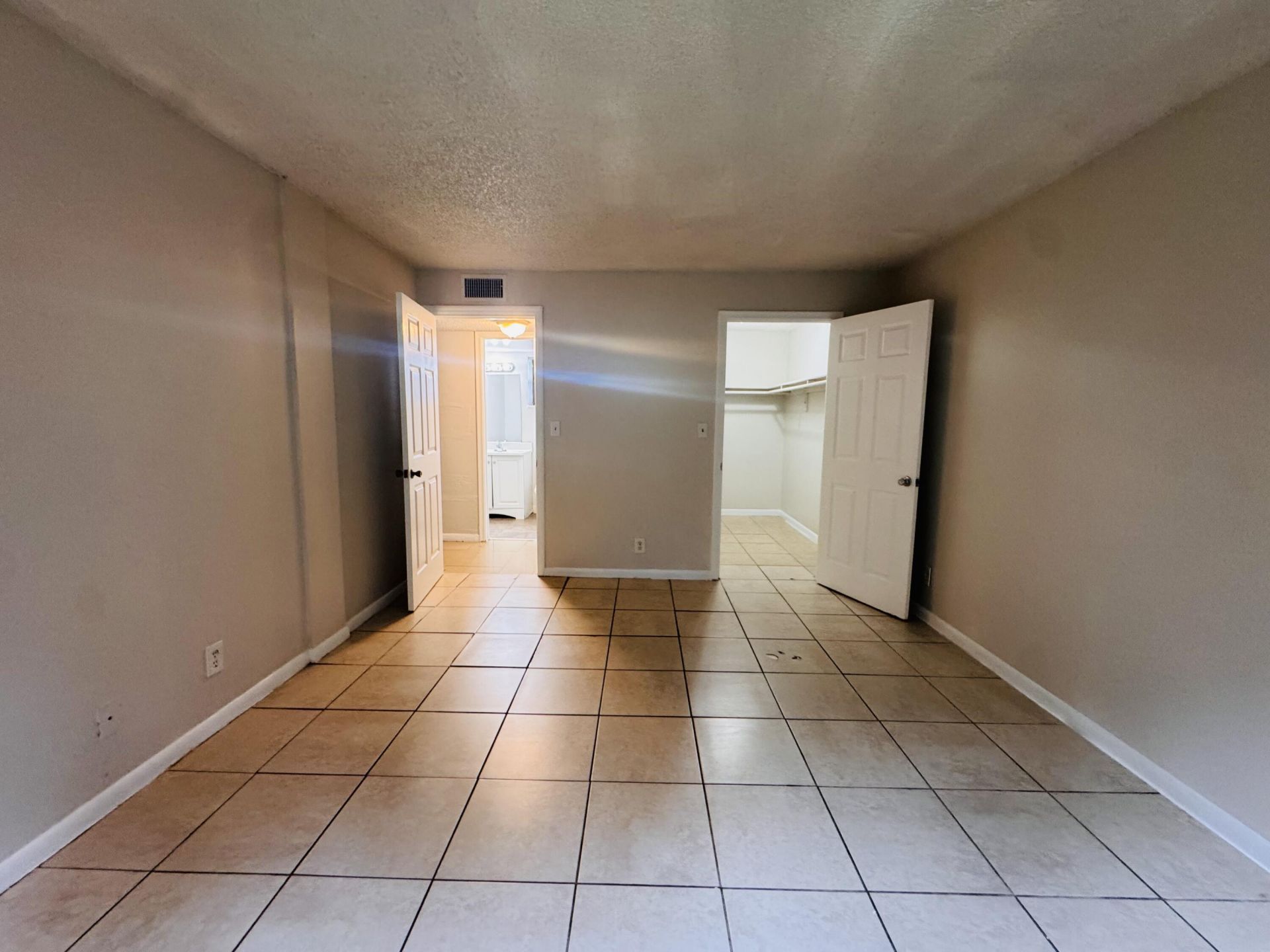 2050 N Congress Avenue, Unit 102, West Palm Beach, FL 33401 Photo