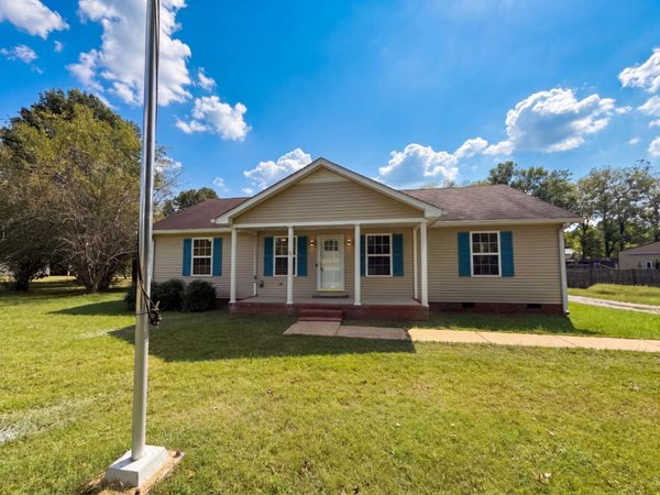 1817 Twin Caves Dr , Lewisburg, TN 37091