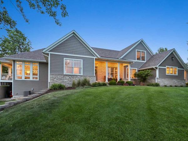 3738 Lacina Dr SW, Iowa City, IA 52240
