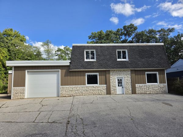 536 Oak Street, Ferrysburg, MI 49409