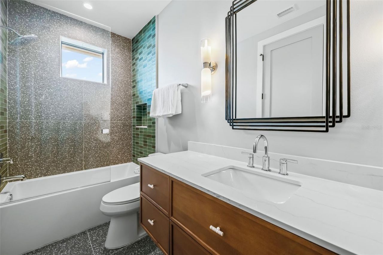 2109 Avenue C, Bradenton Beach, FL 34217 Photo