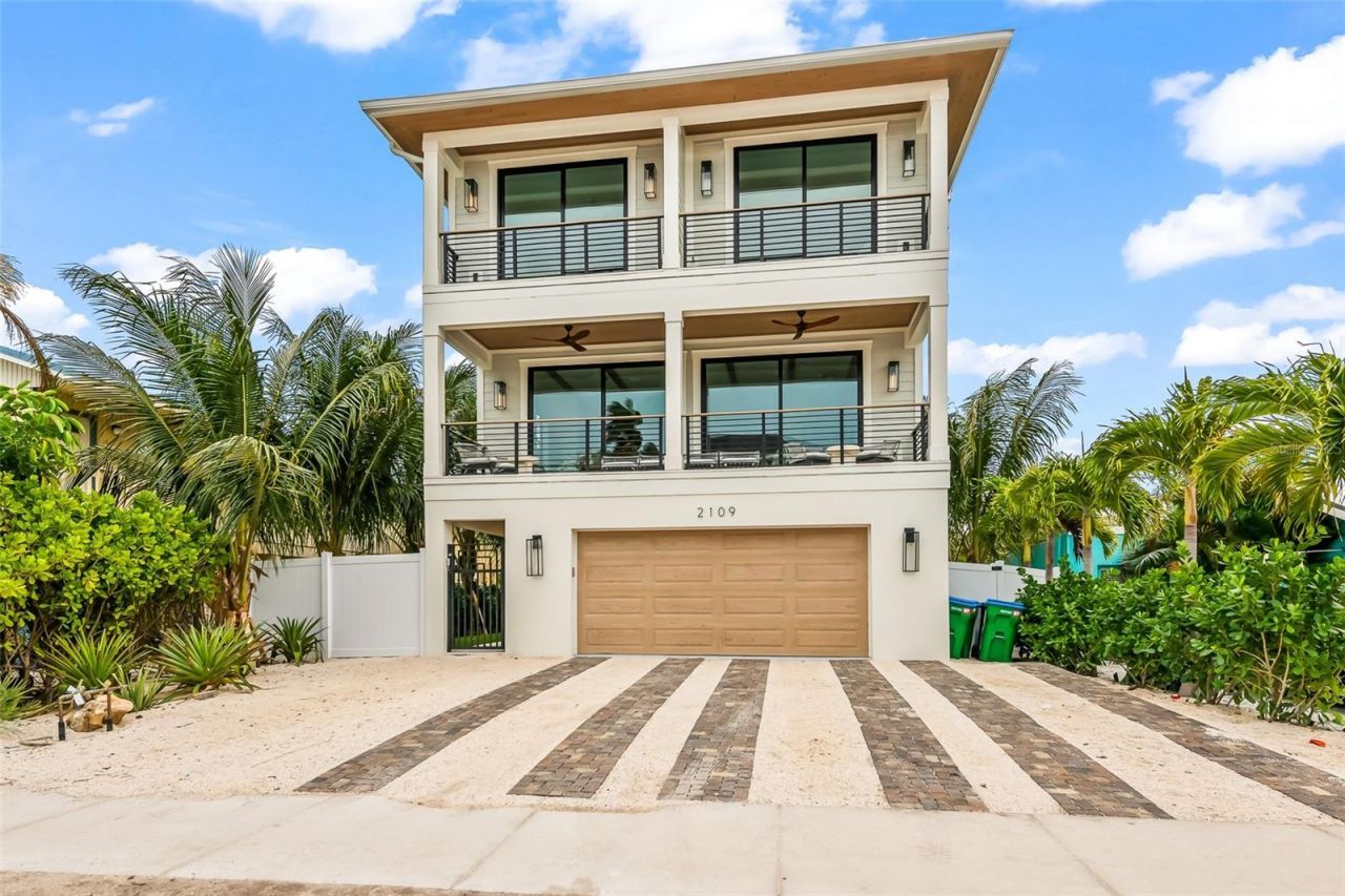2109 Avenue C, Bradenton Beach, FL 34217 Photo