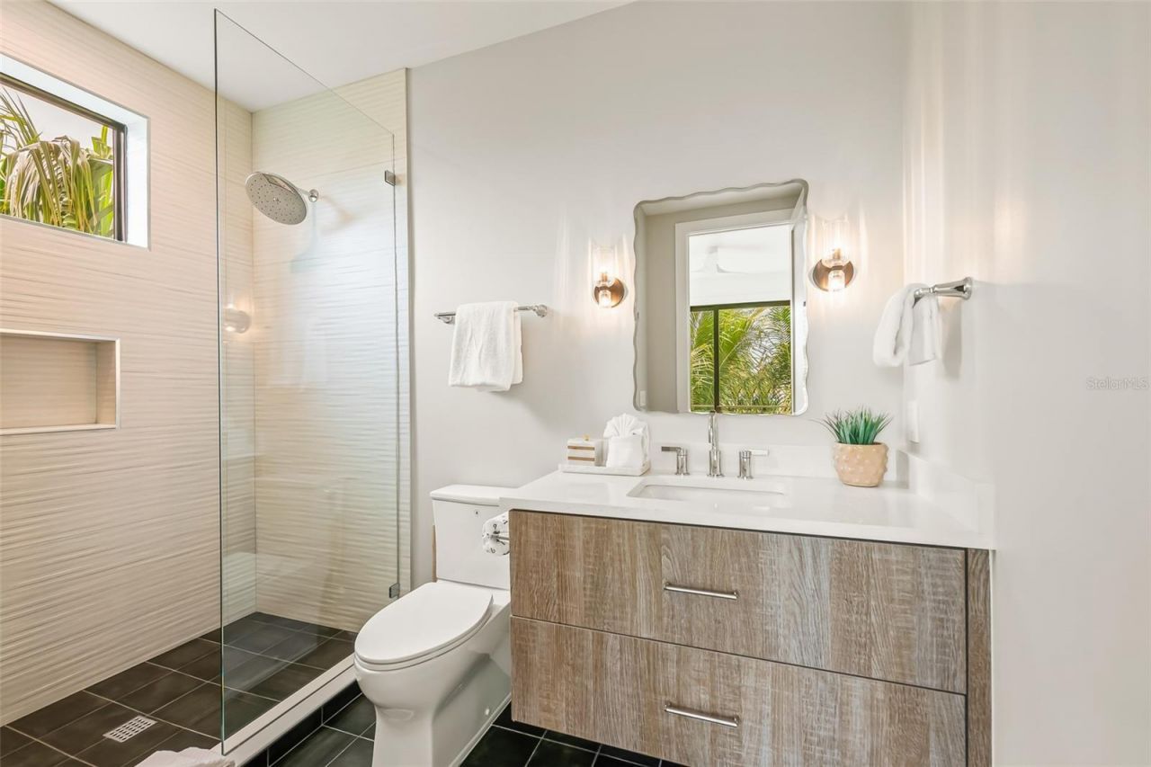 2109 Avenue C, Bradenton Beach, FL 34217 Photo