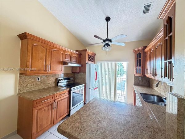 7540 W 20th Ave , Unit 201, Hialeah, FL 33016
