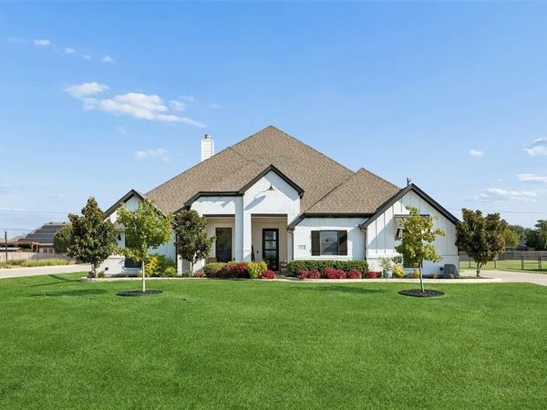 1402 Oliver Creek Lane, Justin, TX 76247