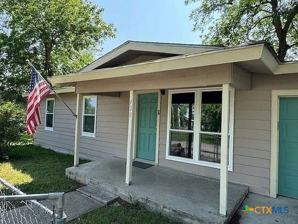 428 Aguila Street , Seguin, TX 78155