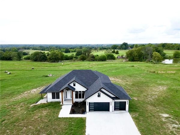22663 Cherry Tree Lane, Sedalia, MO 65301