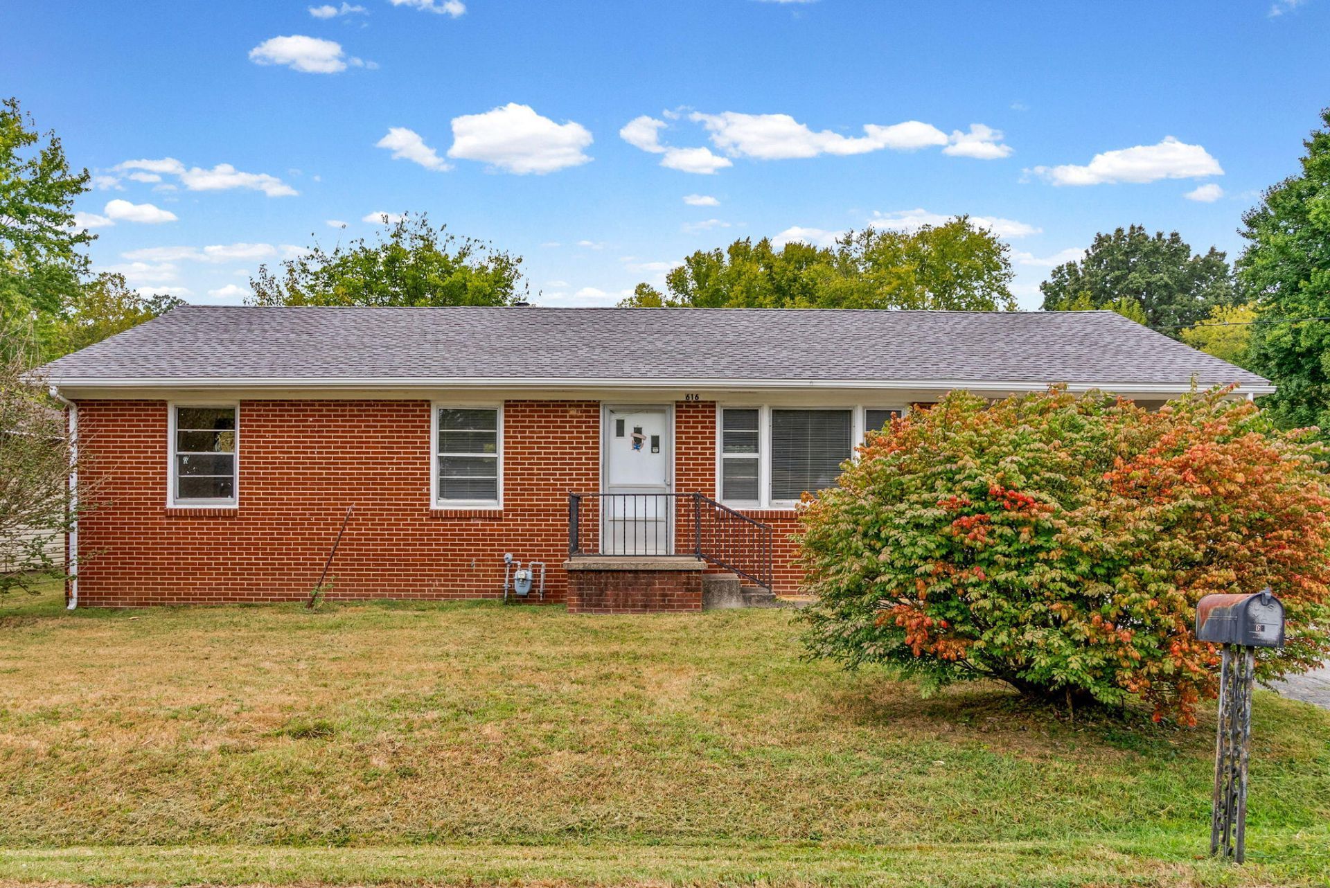 616 Vass Lane, Hopkinsville, KY 42240 Main Photo