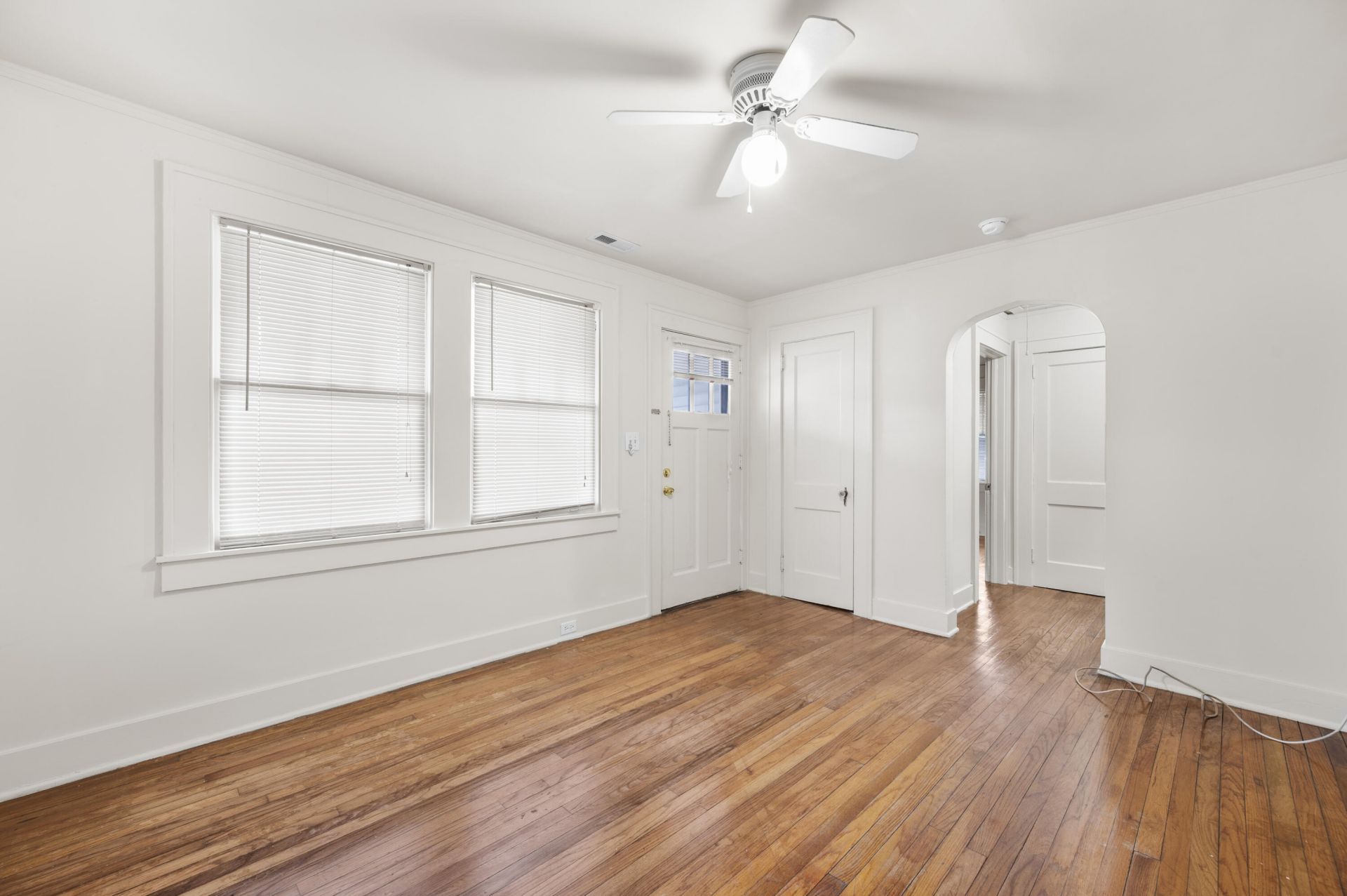 2144 Banyan Street Photo 10