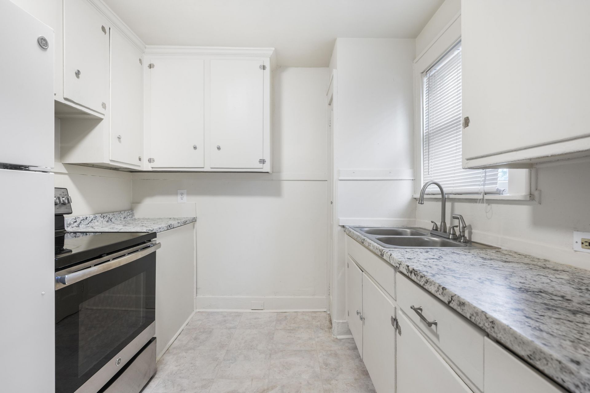 2144 Banyan Street Photo 15