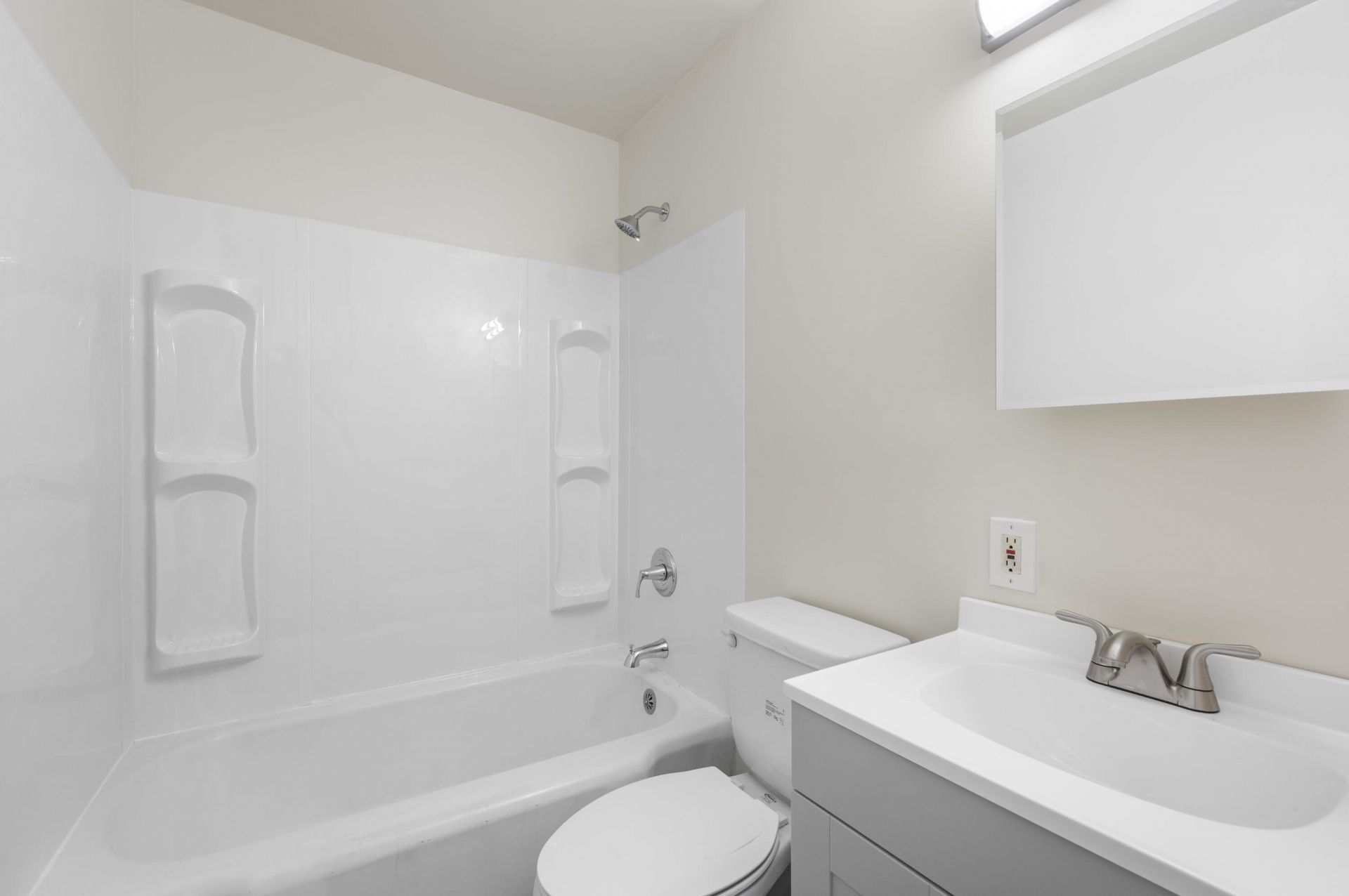 2144 Banyan Street Photo 17