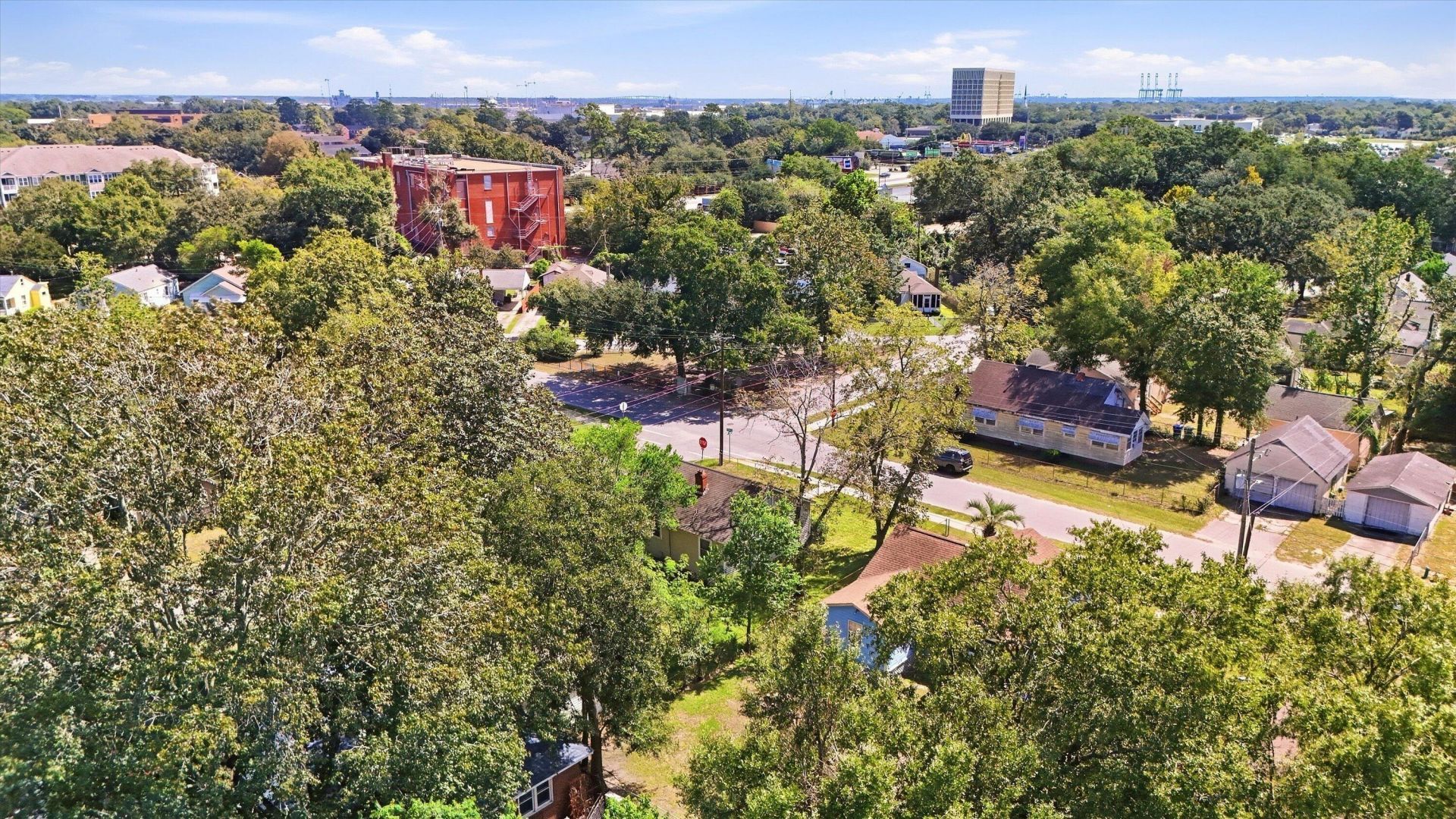 2144 Banyan Street Photo 5