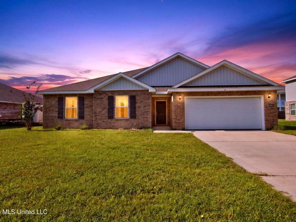 8604 Palmetto Drive, Ocean Springs, MS 39564