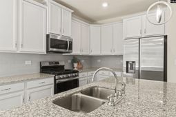 546 Passmore Street  photo 4